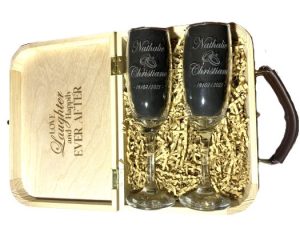 Gepersonaliseerd koffertje met champagneglazen